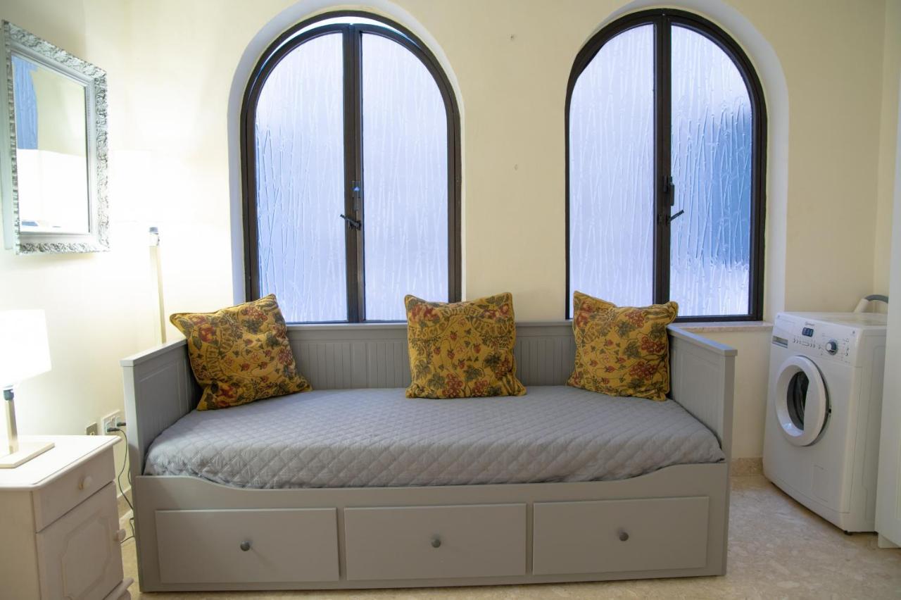 Large And Bright Apartment In The City Centre Goslm-2 Слима Экстерьер фото