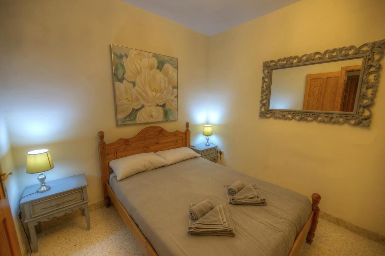 Large And Bright Apartment In The City Centre Goslm-2 Слима Экстерьер фото