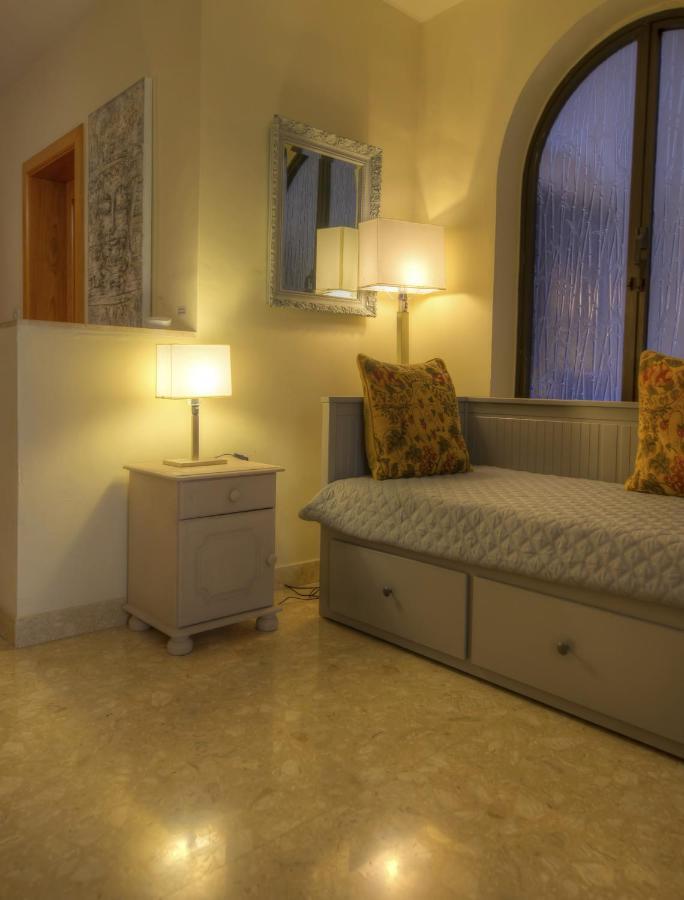 Large And Bright Apartment In The City Centre Goslm-2 Слима Экстерьер фото