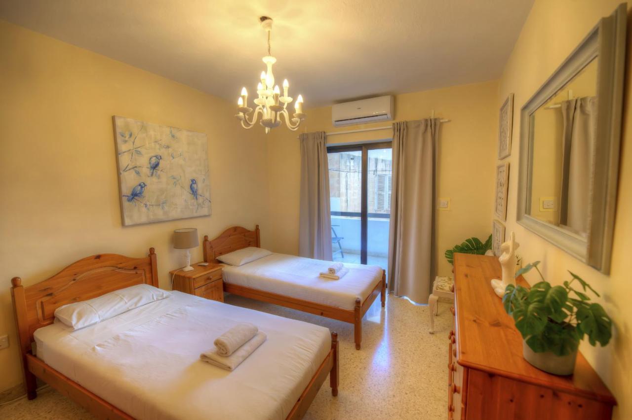 Large And Bright Apartment In The City Centre Goslm-2 Слима Экстерьер фото