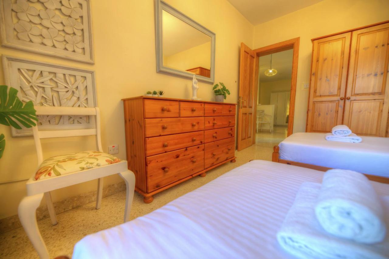 Large And Bright Apartment In The City Centre Goslm-2 Слима Экстерьер фото