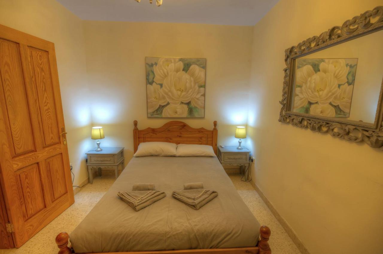 Large And Bright Apartment In The City Centre Goslm-2 Слима Экстерьер фото