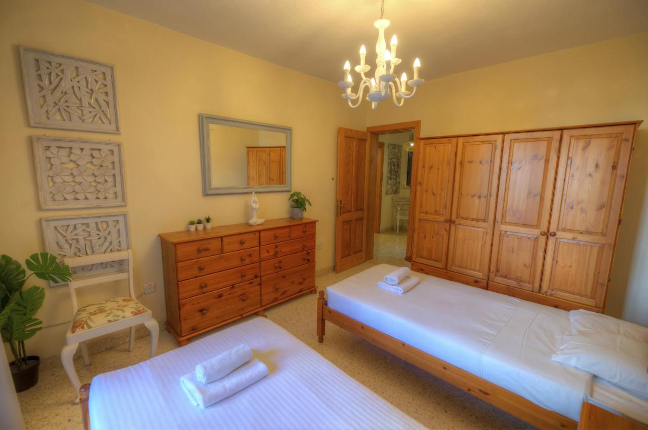 Large And Bright Apartment In The City Centre Goslm-2 Слима Экстерьер фото